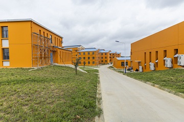 Côte d'Ivoire / Enseignement technique et professionnel : le Premier Ministre Beugré Mambé visite le chantier du lycée professionnel d’Ebimpé